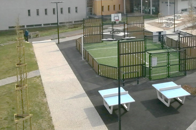 L’espace central extérieur de l’IUT 16 (Entre N2, N4 et N6, campus d’Angoulême)